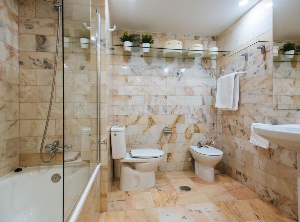 Pajaritos Suite Apartment - Private Parking Included 세비야 외부 사진